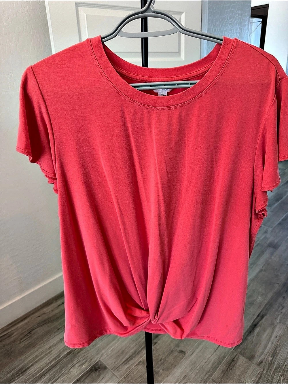 Time and Tru Girls XL (16-18) Red Knot Front Tee Like New
